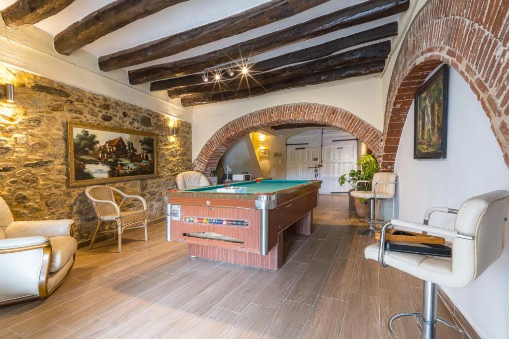 Newly Renovated Large Villa With Garden Кастельон-де-Ампуриас Экстерьер фото