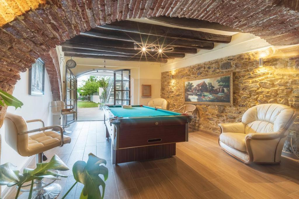 Newly Renovated Large Villa With Garden Кастельон-де-Ампуриас Экстерьер фото